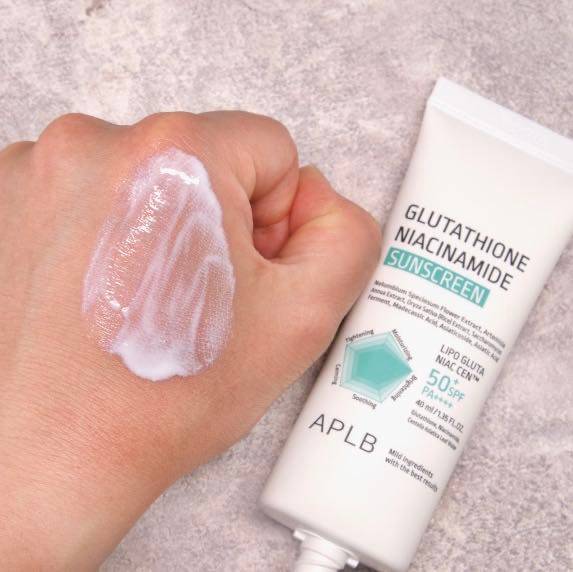 Glutathione Niacinamide Sunscreen SPF50+ PAAPLB دژەخۆری گلوتاثایۆن و نیساینەمایدی APLB