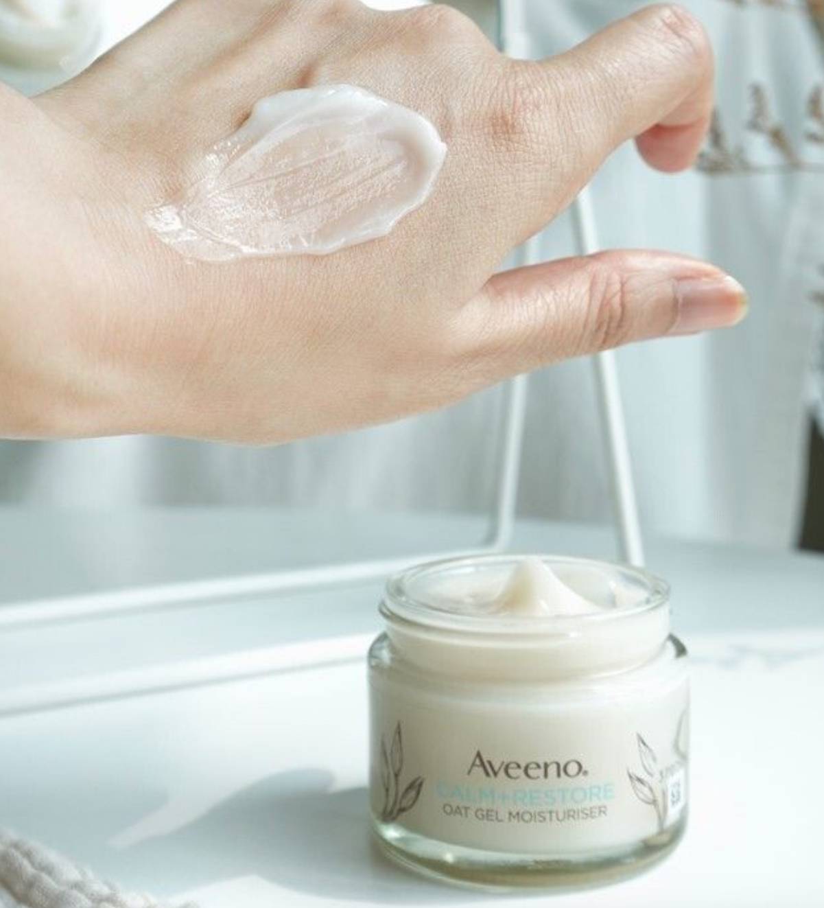 Aveeno calm & restore oat gel moisturizer شێدارکەرەوەی جێڵی چاککەرەوەی ئەڤینۆ